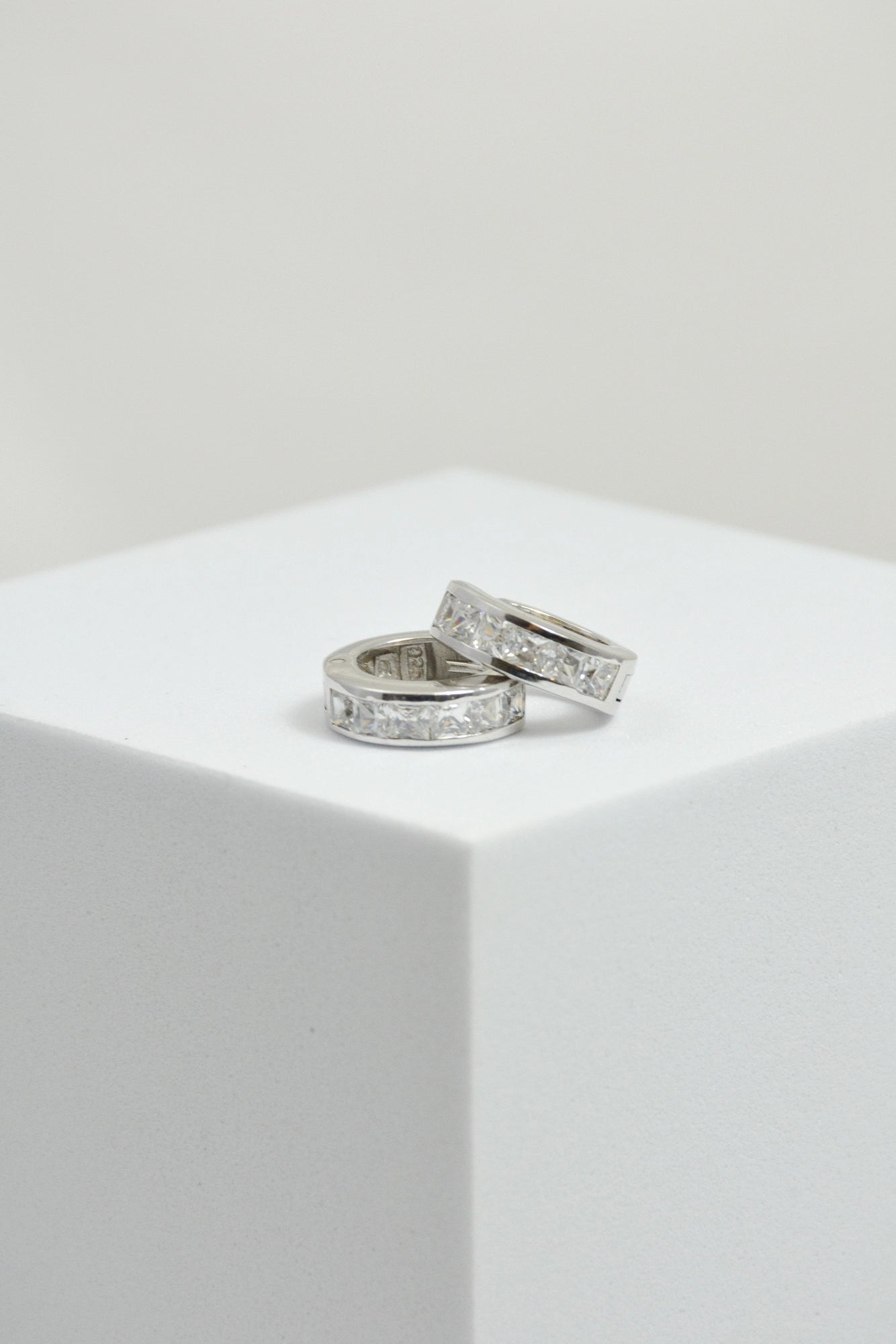 Creolen Ice White Ohrschmuck aus 925er Silber mit Zirkonia silber weiß