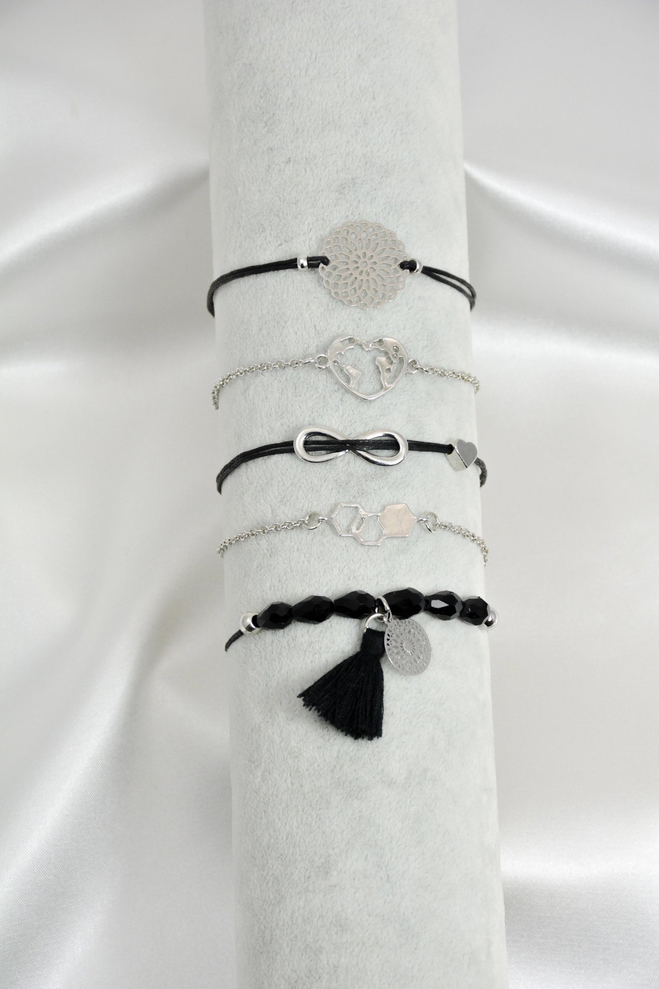 5‑teiliges Armband Set Black Heart in Schwarz mit Herz‑Motiven – Modeschmuck Armbänder