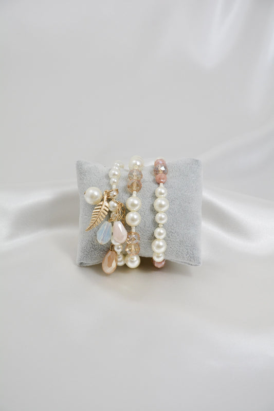 3‑teiliges Armband Set Goldy Feather in Weiß, Rosa und Gold – Modeschmuck Zugarmbänder mit Feder‑Design