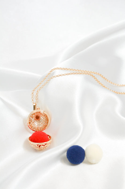 Duftketten Set Rahiya in Gold 80 cm mit 2 extra Filzbällchen – Parfum-Schmuck Anhänger für Duftöl-Träger