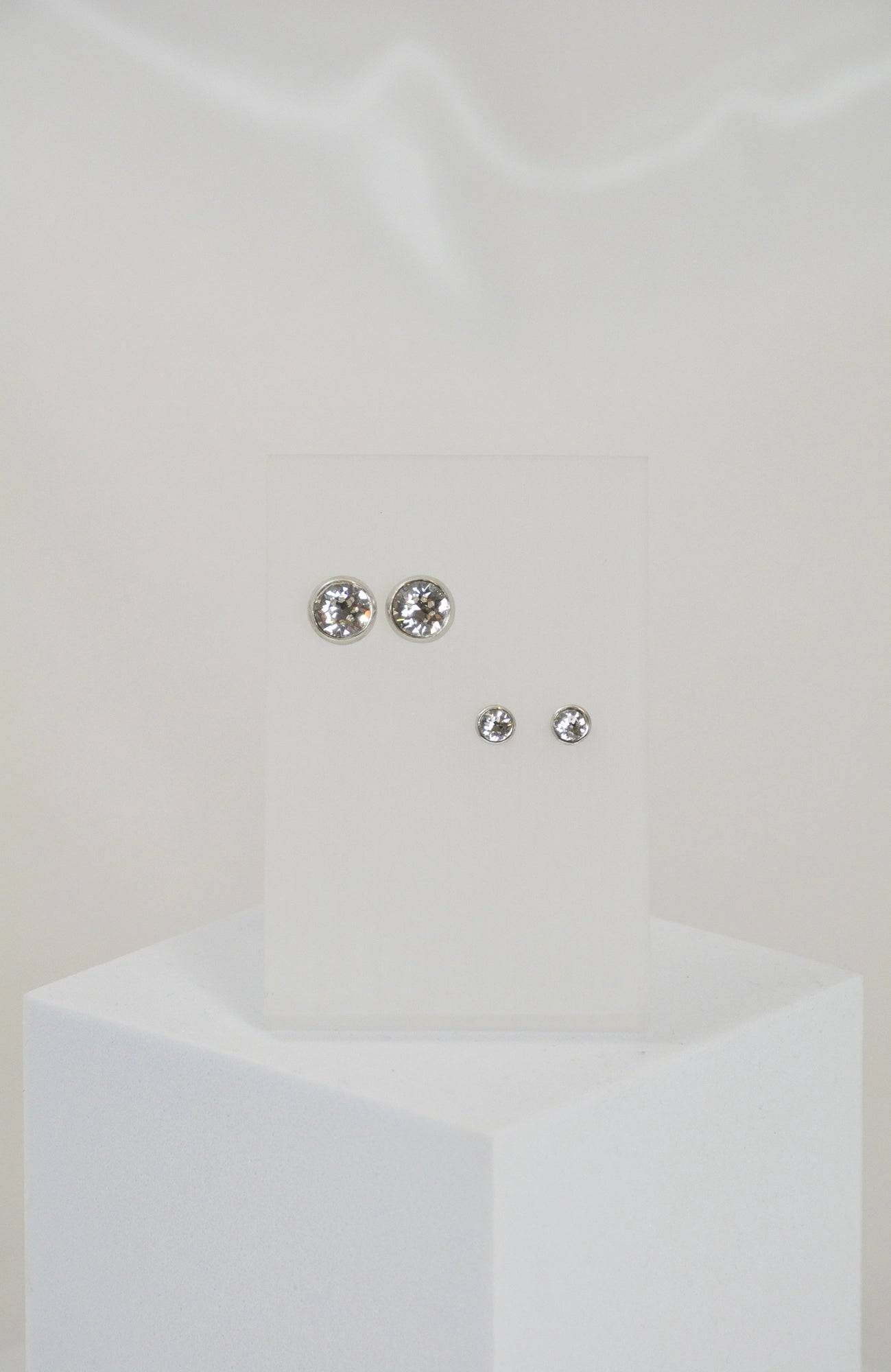 Ohrstecker Classic Crystals Set aus 925er Silber auf Display mit Zirkonia 